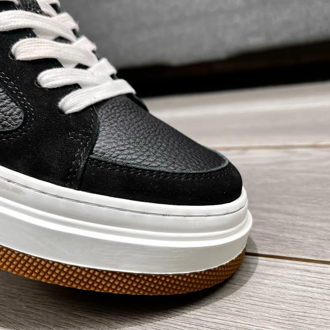 Factory price: 460💰LV's new casual high-top men's shoes👉 👉 Fashionable and versatile, 💞 Simple and elegant style, 🔊 The fabric is made of imported cowhide, ☑️breathable mesh lining, original wear-resistant rubber outsole, exclusive new style, taken in kind, five colors available, code number: 38-44, (45 can be customized)